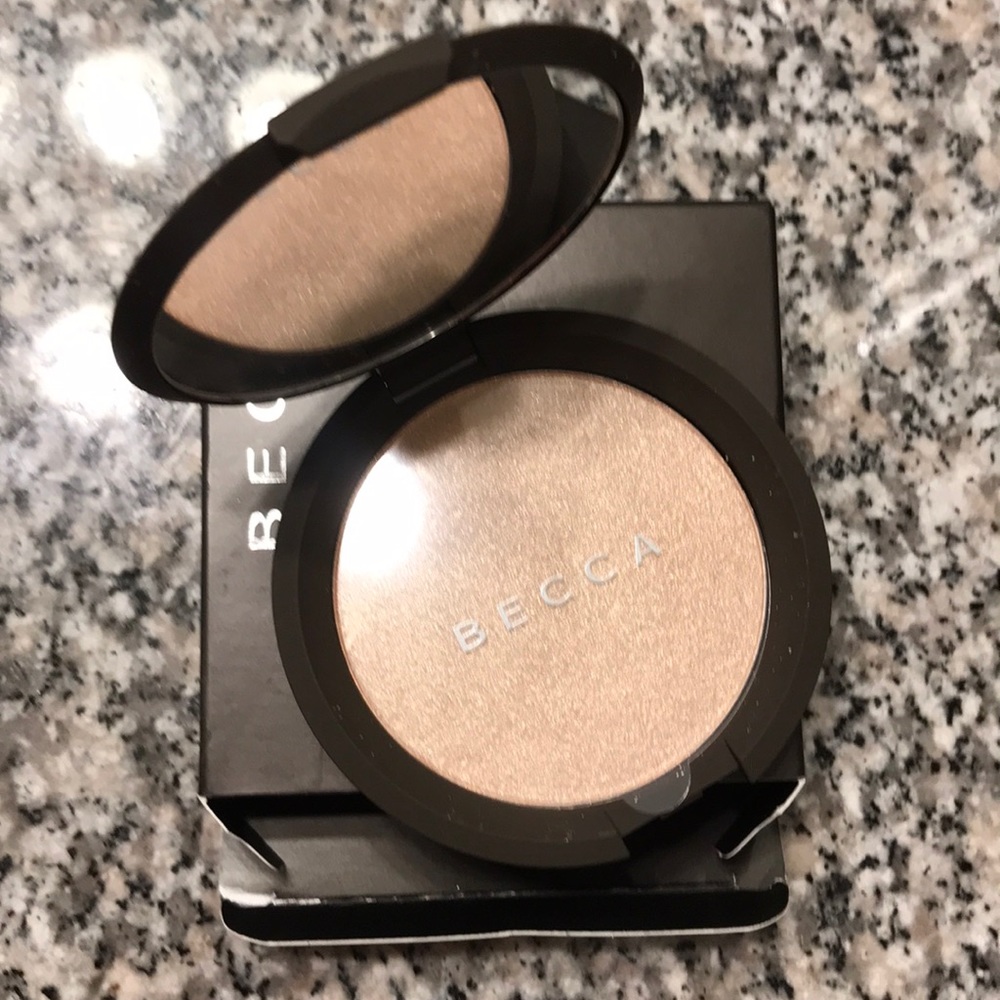 Becca shimmering skin perfector in Opal